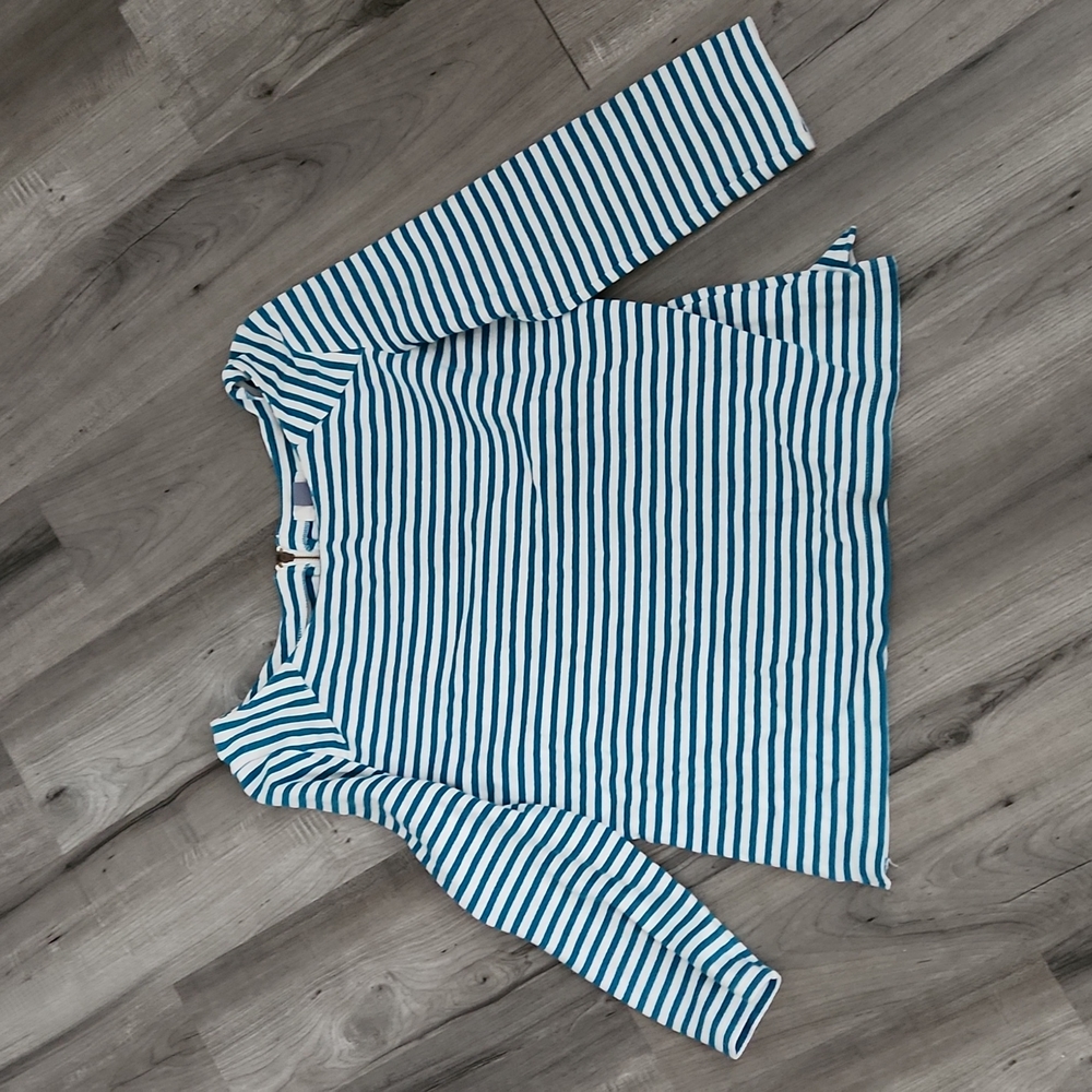 3/4 length teal striped shirt